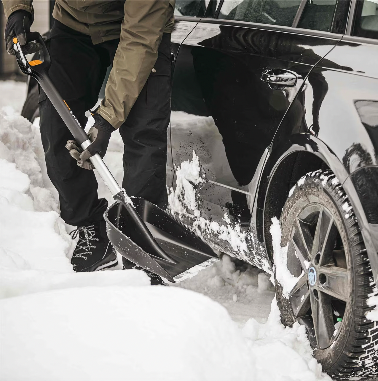 Fiskars X-Series Цасны хүрз, машины-сунадаг