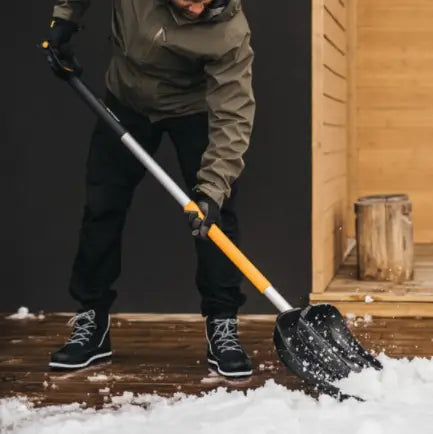 Fiskars SnowXpert Цасны хүрз, сунадаг иштэй